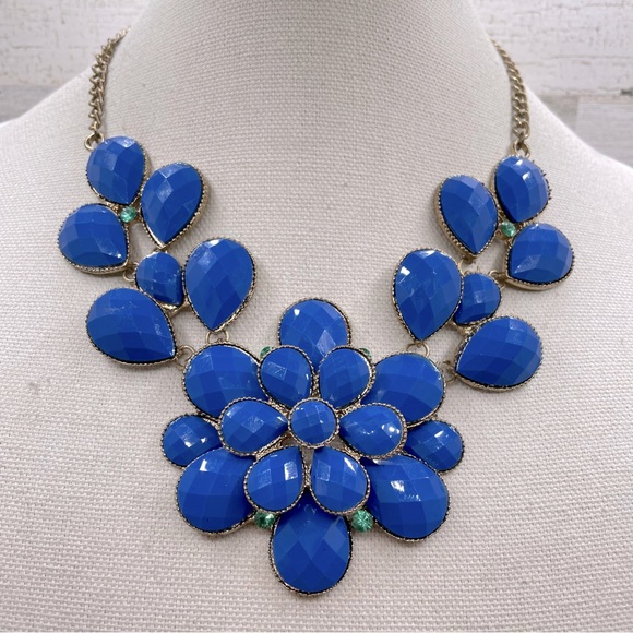 Beautiful Unsigned Gold Tone Blue Multifaceted Flower Statement Bib Necklace - Picture 1 of 9